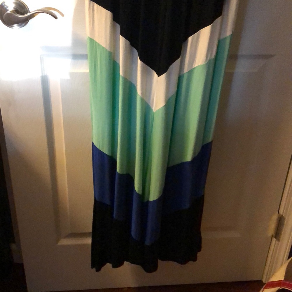 Black Color Block Modest Maxi 👗 - Picture 2 of 4